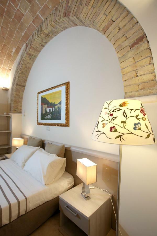 Victoria Royal Apartments & Rooms Termoli Buitenkant foto
